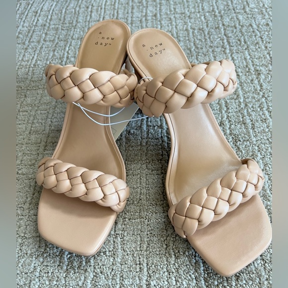 Tan Braided Sandal Size 10 - Picture 4 of 8